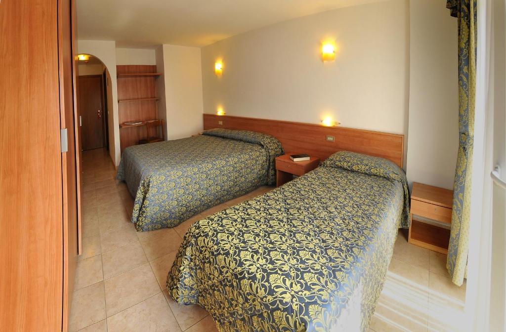 Hotel Alpen Андало Номер фото
